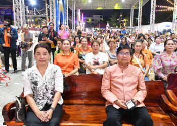 ร่วมเป็นเกียรติและให้กำลังใจผู้บริหารสถานศึกษา ครู และนักเรียนโรงเรียนบ้านโคกน้อย และโรงเรียนบ้านหนองพลวง เข้าร่วมกิจกรรมการแสดง เนื่องในงานฉลองชัยชนะท้าวสุรนารีและประเพณีบัวไหม บัวใหญ่ ครั้งที่ 33 ประจำปี 2568