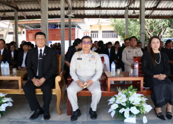 ประธานในงานฌาปนกิจศพ คุณแม่อารีย์ พยัฆศรี ผู้วายชนม์ มารดาของ นางอุษณีย์ ศรีเชียงหา ผู้อำนวยการโรงเรียนบ้านกู่ ณ เมรุวัดศรีสุภณ บ้านทองหลางน้อย