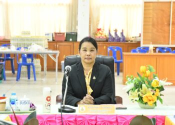 ประธานการรับฟังในการนำเสนอรายงานผลการปฏิบัติงานของข้าราชการครูและบุคลากรทางการศึกษา สายงานบริหารสถานศึกษา เพื่อรวบรวมข้อมูลผลการปฏิบัติงานในการประกอบการประเมินผลการปฏิบัติงาน ตำแหน่ง ผู้บริหารสถานศึกษา ของอำเภอบัวใหญ่ ในการประเมินรอบที่ 1 (1 ตุลาคม 2567 – 31 มีนาคม 2568)