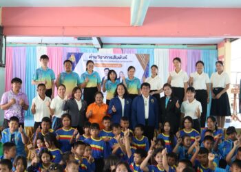 ประธานในพิธีเปิดค่ายวิชาการสัมพันธ์ โรงเรียนวัดบ้านหนองหัวช้างและโรงเรียนวัดบ้านดอนโก่ย พร้อมบรรยายพิเศษ