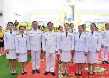 สพป.นครราชสีมา เขต 6 ร่วมกิจกรรมน้อมรำลึกในพระมหากรุณาธิคุณ “เนื่องในวันนวมินทรมหาราช” 13 ตุลาคม 2568