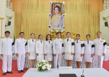 สพป.นครราชสีมา เขต 6 เข้าร่วมพิธีถวายน้ำสรงพระบรมศพ เบื้องหน้าพระบรมฉายาลักษณ์สมเด็จพระนางเจ้าสิริกิติ์ พระบรมราชินีนาถ พระบรมราชชนนีพันปีหลวง