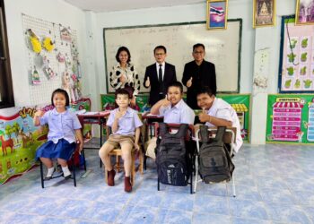ตรวจเยี่ยมโรงเรียนให้กำลังใจแก่ผู้บริหารสถานศึกษา ครู และนักเรียน