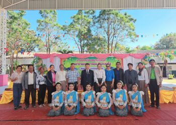 พิธีรับมอบโดมอเนกประสงค์ อาคารหลวงตาจ่อย จันทสาโร เพื่อมอบให้กับโรงเรียนบ้านดอนแร้ง