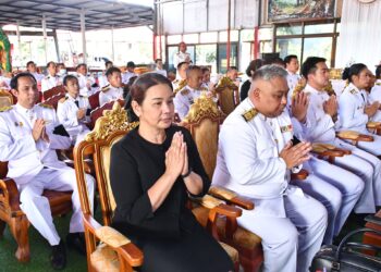 สพป.นครราชสีมา เขต 6 ร่วมพิธีบำเพ็ญพระราชกุศลสตมวาร (100 วัน) พิธีบำเพ็ญกุศลสวดอภิธรรม เพื่ออุทิศถวายพระราชกุศลแด่สมเด็จพระนางเจ้าสิริกิติ์ พระบรมราชินีนาถ พระบรมราชชนนีพันปีหลวง