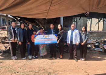 สพป.นครราชสีมา เขต 6 เยี่ยมและให้กำลังใจครอบครัวนักเรียนโรงเรียนบ้านขามป้อม (สังวาลย์อนุสรณ์) ที่ประสบเหตุอัคคีภัย