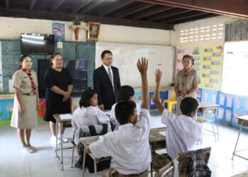 ผอ.สพป.นครราชสีมา เขต 6 ออกตรวจเยี่ยมโรงเรียนเพื่อให้กำลังใจผู้บริหารสถานศึกษา ครู และนักเรียน อำเภอบัวลาย จังหวัดนครราชสีมา