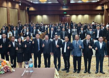 ประชุมสัมมนาทางวิชาการ “เรื่องผู้บริหารยุคใหม่นำการศึกษาไทยสู่อนาคต” ประจำเขตตรวจราชการที่ 13