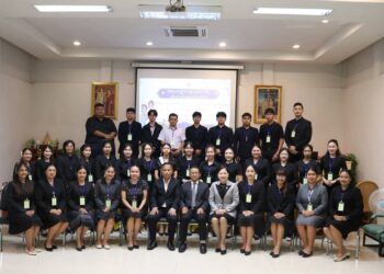 พิธีมอบเกียรติบัตรให้แก่ครูผู้ช่วย ผู้ผ่านการพัฒนาข้าราชการครูและบุคลากรทางการศึกษา หลักสูตร “พัฒนาครูผู้ช่วยสู่ครูมืออาชีพ เพื่อยกระดับคุณภาพการศึกษา” สังกัด สพป.นครราชสีมา เขต 6
